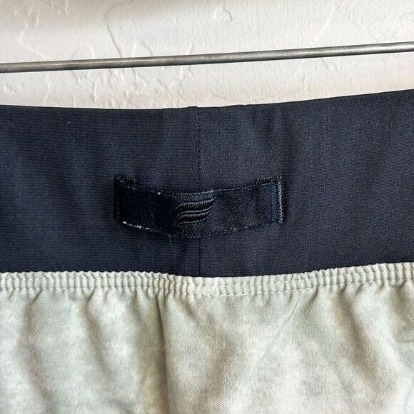 Fabletics The Franchise Shorts Mens XXL Green White Tie Dye Unlined 8" Athletic - Picture 6 of 6